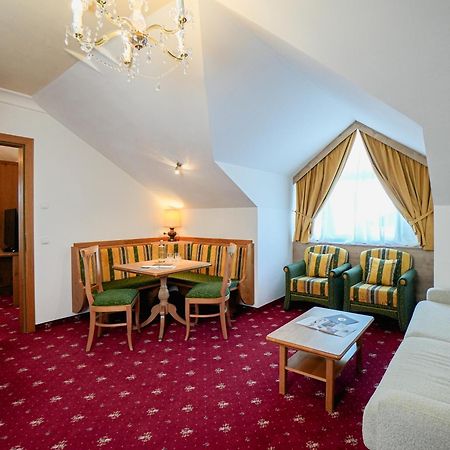 Hotel Oswald เซลวาดีวัลการ์เดนา ภายนอก รูปภาพ