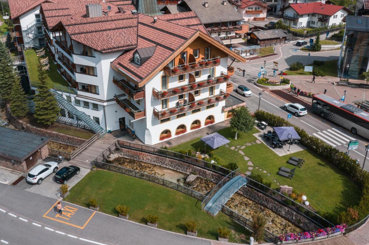 Hotel Oswald เซลวาดีวัลการ์เดนา ภายนอก รูปภาพ