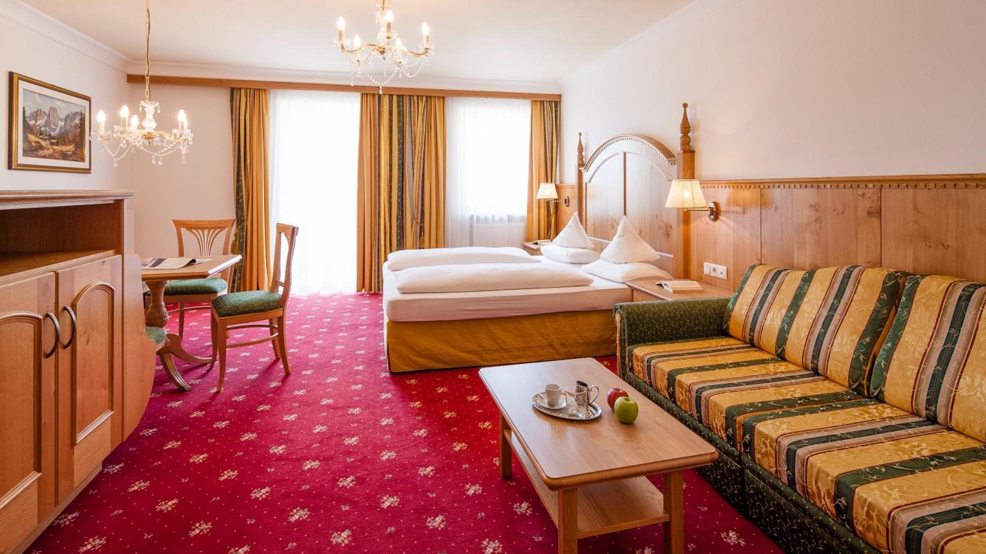 Hotel Oswald เซลวาดีวัลการ์เดนา ภายนอก รูปภาพ