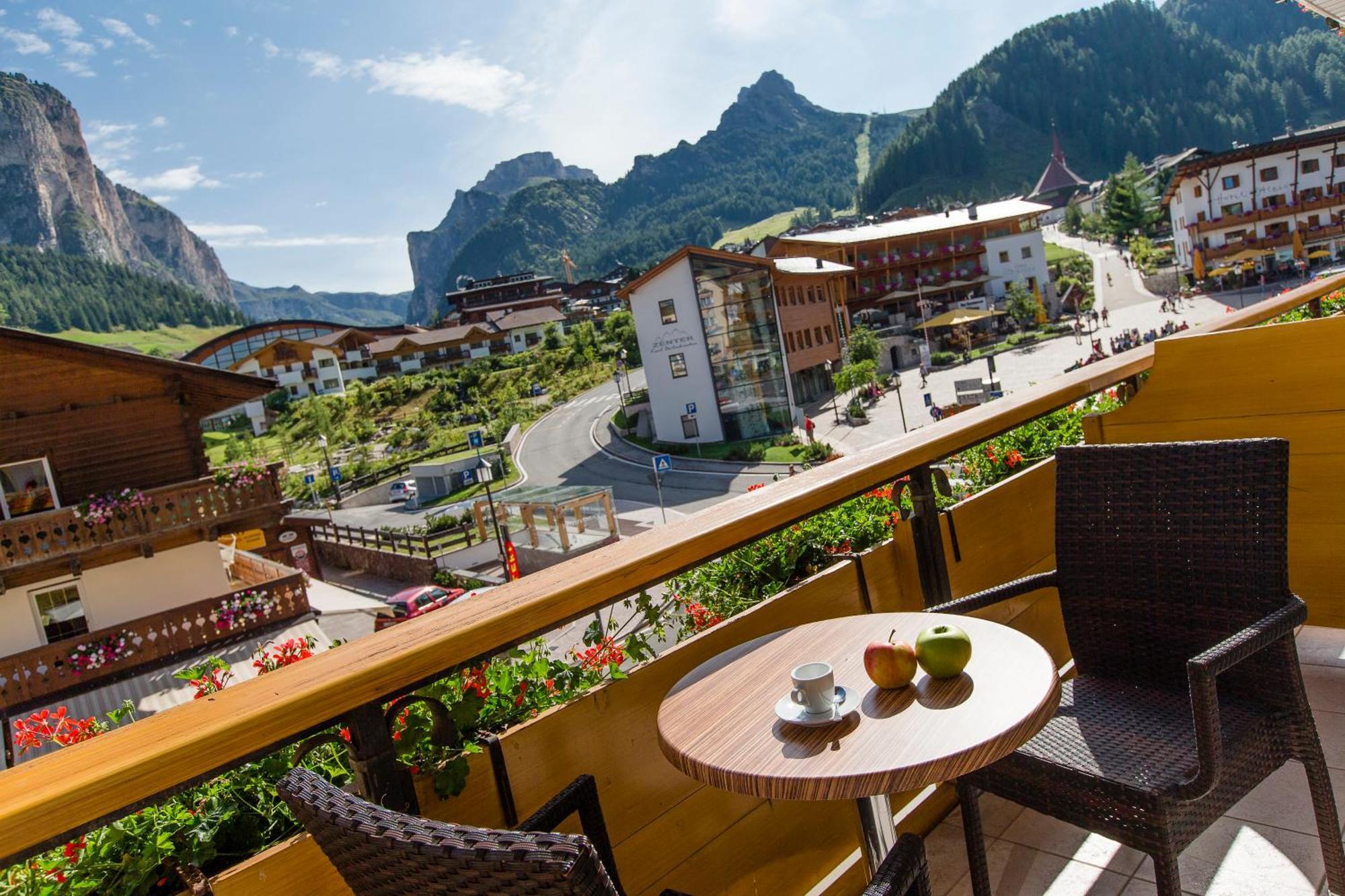 Hotel Oswald เซลวาดีวัลการ์เดนา ภายนอก รูปภาพ