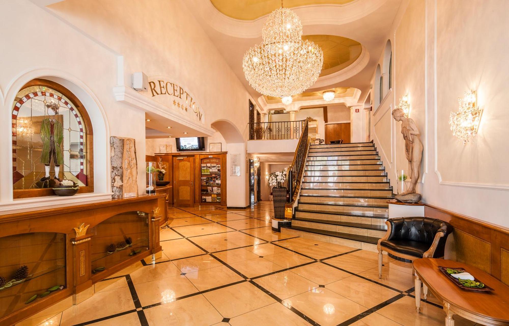 Hotel Oswald เซลวาดีวัลการ์เดนา ภายนอก รูปภาพ