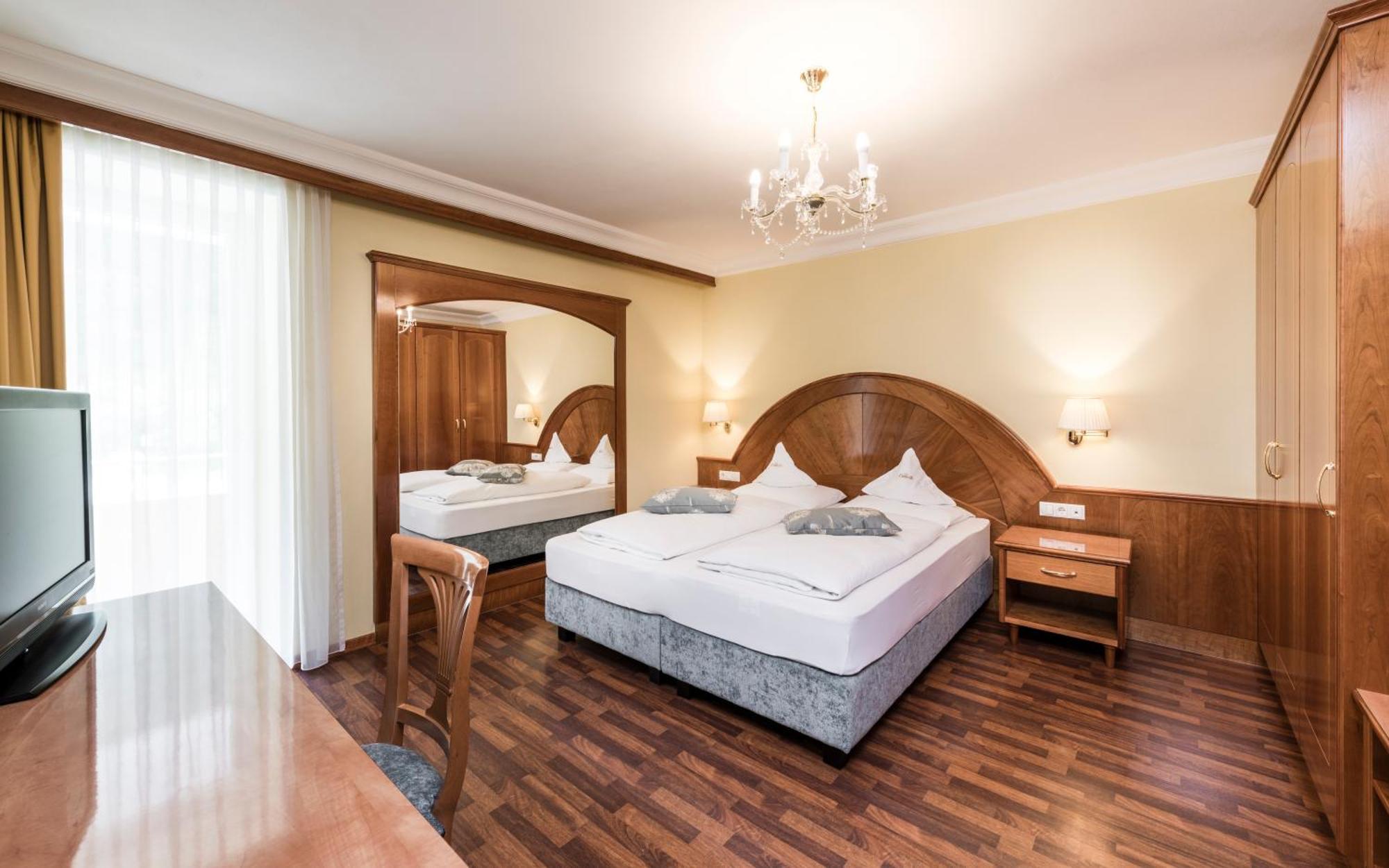 Hotel Oswald เซลวาดีวัลการ์เดนา ภายนอก รูปภาพ