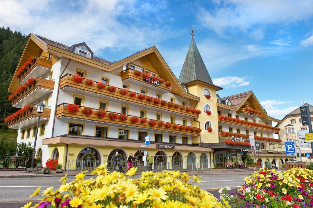 Hotel Oswald เซลวาดีวัลการ์เดนา ภายนอก รูปภาพ