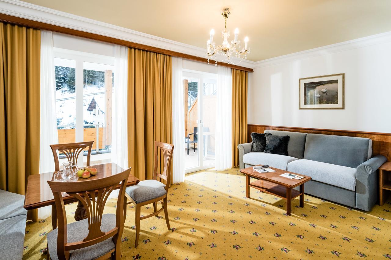 Hotel Oswald เซลวาดีวัลการ์เดนา ภายนอก รูปภาพ