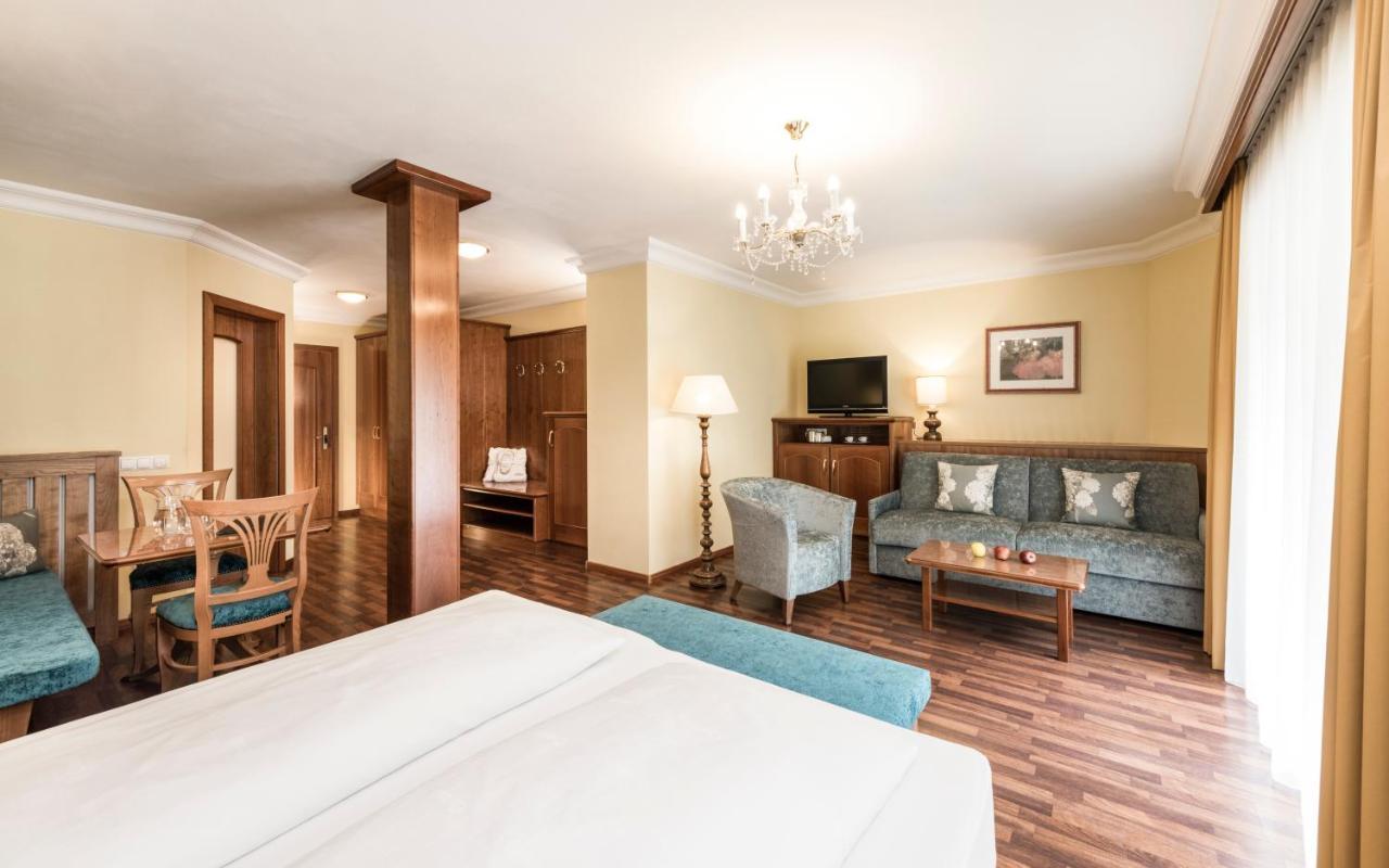 Hotel Oswald เซลวาดีวัลการ์เดนา ภายนอก รูปภาพ